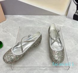 Sapatilhas de balé em tecido glitter glitter couro slip-on salto baixo pérola de alta qualidade na alça mulheres moda mary jane sapatos designers de luxo calçados de fábrica