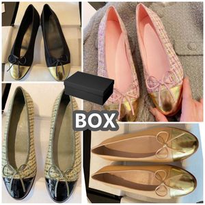 ballerines chaussures Paris chaussures de créateurs de luxe chaussures de marque 2C pour femmes chaussures de ballet en cuir matelassé bout rond chaussure de toilette formelle pour femme blanc rose