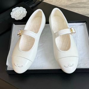 Ballet flats vrouw ontwerper klassieke kleding schoenen ronde tenen mary jane schoenen lambskine mule slip op loafers katoenen zijden geborduurde sandaal metalen enkel aanpassende gesp aan