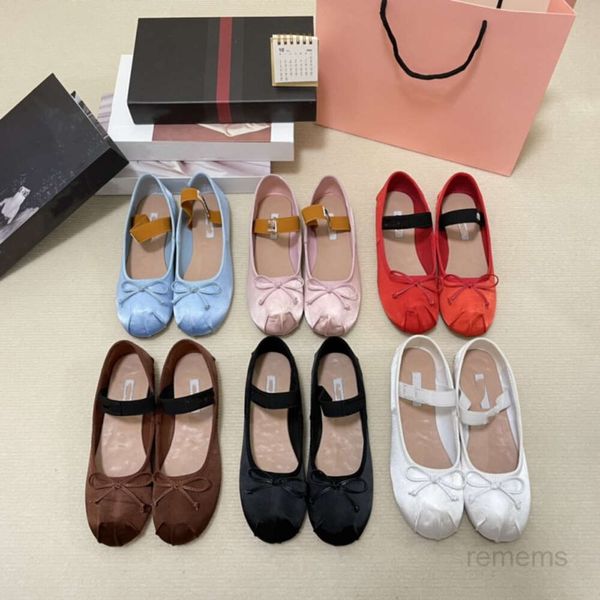 Ballerines Femmes Chaussures Chaussures Bateau Designer Marque Bow Fond Plat Mary Jane Confortable Rétro Élastique Noir Et Blanc Rose Gris Rouge Marron Casual miumiushoes E1PU