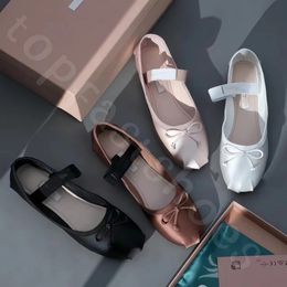 Balletschoenen plat dansschoenen boog zijden ballerina dans schoenen casual schoenen luxe ontwerper yoga comfort mode ontwerper dames schoenen professionele kleding schoenen