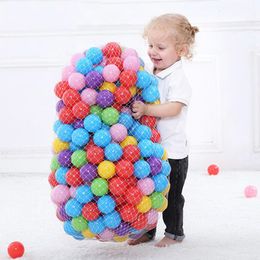 Globo Colores Bolas de plástico para bebés Piscina de agua Ocean Wave Ball Niños Swim Pit Con aro de baloncesto Play House Outdoor Carpas Toy HYQ2 230620