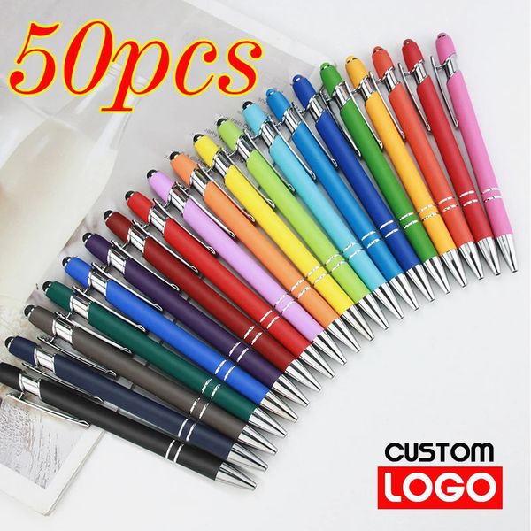 Ballpoint stylos 50pcs Metal Light Ballpoint Pen Screen tactile Pen Office école publicitaire PENS Texte personnalisé Gravure Laser Gravure 231114