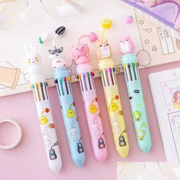 Ballpoint stylos en gros 20pcs Cartoon Pendant 10 Color Pen School Pour écrire le point de balle de la papeterie Kawaii écrivant assez 240109 Drop de Otpzk