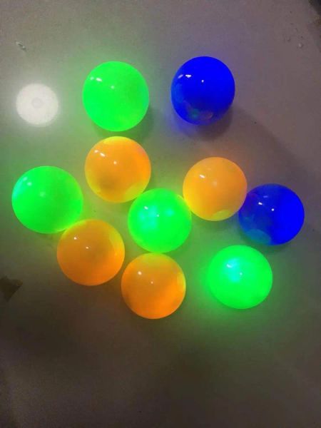 Balls 2Pieces échantillons de qualité supérieure Nouveau style LED Park Golf Ball Playground Livraison gratuite