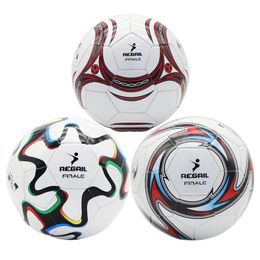 Balles est le ballon de football standard taille 5 4 machinestitched football pury ligue match entraînement futbol voetbal 230811