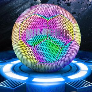 Pelotas que brillan en la oscuridad Balones de fútbol luminosos Holográficos Balón de fútbol brillante Juguetes al aire libre Flash de cámara Bola de croma reflectante 230417