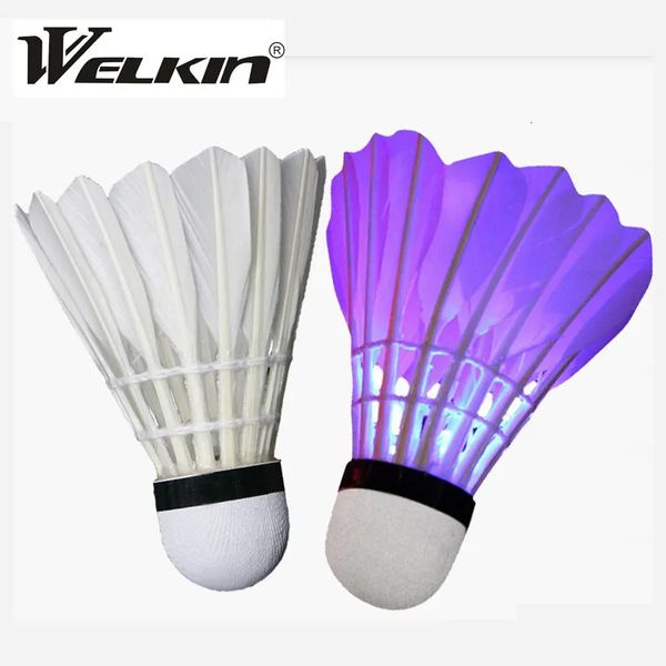 Balles Welkin 4pcsset volant lumineux SMD LED S bouton OnOff IC contrôle plume d'oie balle raquette sport Badminton 230927