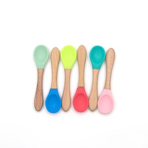 Cucharas de alimentación de bebés de bambú con puntas de silicona curvadas suaves para niños pequeños y bebés Scoop de silicona de grado alimenticio Utensilios de alimentación de bebé