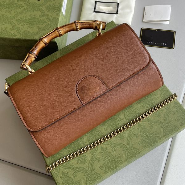 Bolso de bambú Bolsos de cadena verde Cuero genuino Color sólido Bolsos cruzados oblicuos Bolso de cadena Espejo Moda Carta clásica Top Mango de bambú