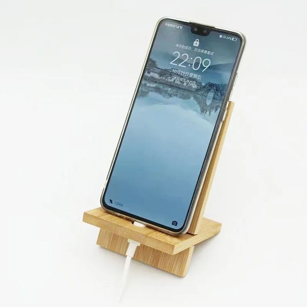 Soporte de teléfono celular de bambú para el escritorio con orificio de carga, soporte de teléfono de madera extraíble soporte de tableta de madera de escritorio de madera muelle cuna