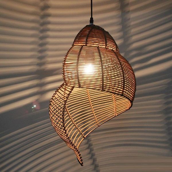 Lámpara hecha de bambú Araña de estilo ratán Personalidad Sala de estar Balcón Comedor Luz Campo-tipo caracol Lámparas colgantes de madera Led
