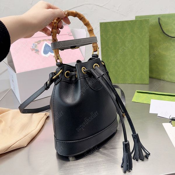 Bolsos de hombro de bambú Diseñador Crossbody Mini Pochette Bolso de cubo para mujer Bolsos de moda Bolso de cadena Borlas de cuero Cartera cruzada Monedero Carteras de lujo