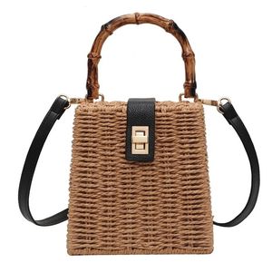 Sac tissé en bambou Femme Paille Sac tissé rétro Retro Rattan épaule perle Crossbody Holiday Beach Sac 240422