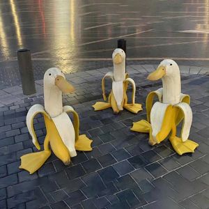 Bananen Duck Creative Garden Decor Sculptures Yard Vintage Gardening Decor Art Whilly Peeled Banana Duck Home Statues Crafts 2023