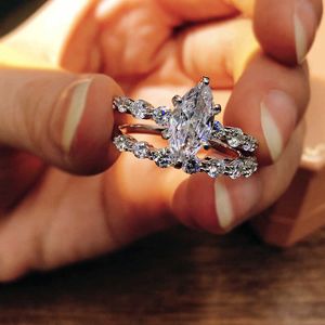Band schattige vrouwelijke kleine Lab Diamond Set% echte Sterling Sier verlovingsring Vintage trouwringen voor vrouwen AA230412