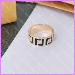 Band Designer Plain Rings Gold Letters Women Ring Haute Qualité Designers Jewelry Mens for Party Classic Love Ladies La Bague.