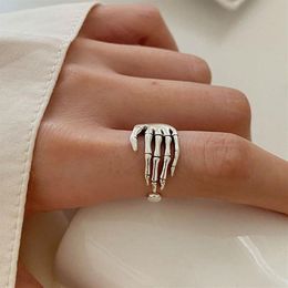 Band knap aanpasbare 925 sterling zilveren ring Vintage creatieve skelet handgreep gevormde vinger Unisex sieraden lus Kofo 222197