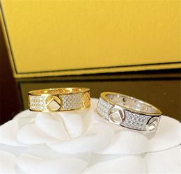 Band Luxury Women Designer Ring Jewerly Fashion Casual Couple Brand de haute qualité F Classic Gold Silver Letters Mens Diamnond Anneaux pour Laides E6F4