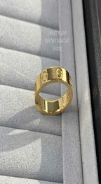 Anneaux de bande 18K 36 mm Love Ring V Gold Material ne s'estompera jamais d'anneau étroit sans diamants reproductions officielles de la marque de luxe Wi8926752