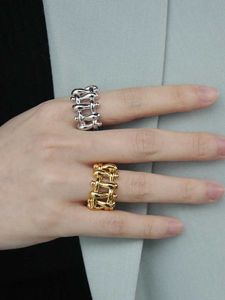 Bandringen 18K goud metaal geweven massieve ring Stunt Designer T-Show Club Cocktail Party Zeldzaam Japan Korea INS J240226