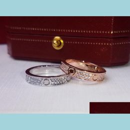 Bagues de bande 2022 Designers de luxe Bague de couple avec un côté et diamant de l'autre côté Produits exquis font des cadeaux polyvalents Bon Dhymi