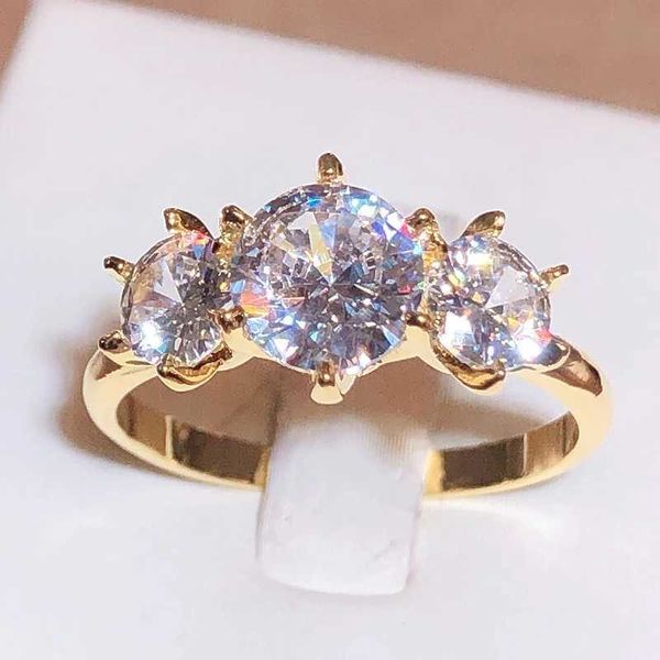 Anillos de la banda 2022 Nueva fila Diamante Zirconia White Ring 18k Gold Gold For Women 925 Sellos Fashion Wedding Farty Jewelry Regalo Al por mayor J240410