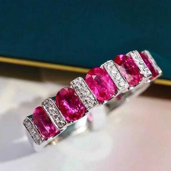 Bande Anneaux 2023 NOUVEAU Classique Ovale Rubis Plein Diamant Couple Bague Pour Femmes Géométrique Zircone Argent Plaqué Cadeau De Noël Fête Bijoux AA230417