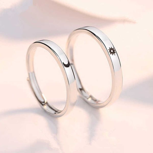 Bande Anneaux 2023 Nouvelle Mode Soleil Lune Couple Anneaux Mignon Ruban Couleur Ouvert Anneaux pour Femmes Hommes Réglable Bague Designer Bijoux Cadeau Z0509