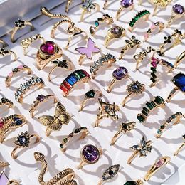 Bagues de bande 20pcs / lot à la mode coloré cristal zircon pour femmes filles mélange design luxe papillon serpent bague bijoux 230506