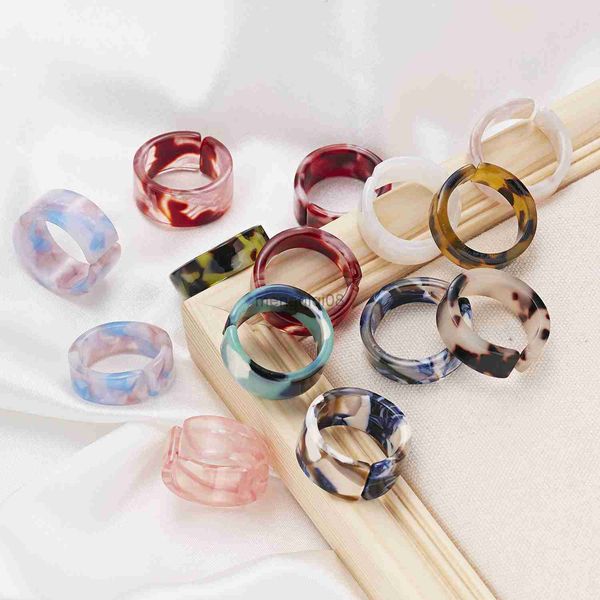 Anneaux de bande 5 pcs / lot de couleur mixte résine géométrique cercle carré doigt pour les femmes de bonbons à carton