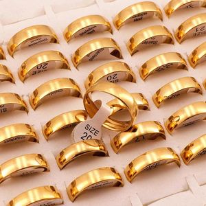 Bandringen 50 PCSlot 6mm Classic Fashion Golden roestvrijstalen bruiloftliefhebber Ring voor mannen Women Sferisch oppervlak gepolijst binnen 231218