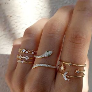 Anneaux de bande Bohemian Gold Snake Zircon Ring Set adapté pour les femmes Retro Pearl Geometric Star Hollow Ring New Trend Party Jewelry Gift Q240427