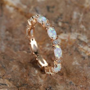 Anillos de banda Boho Mujer Anillo de piedra ovalada pequeña Moda Oro rosa Color plata Anillos de boda para mujer Anillo de compromiso de ópalo de fuego azul blanco AA230529