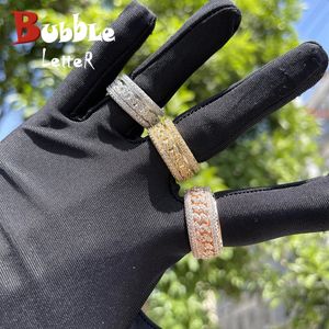 Band Ringen Bubble Letter Goud Kleur Ring voor Mannen Iced Out Echt Koper Spinnen in het Midden Hip Hop Sieraden Trend Charms Korea 231025