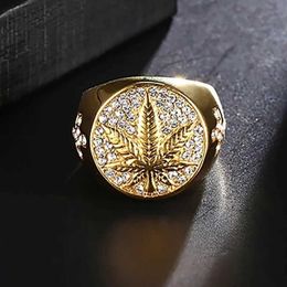 Bands Anneaux Business Mens Gold Color Scarbed Golden Maple Leaf pour hommes punk incrusté de bijoux de fête de mariage en zircon blanc H240425