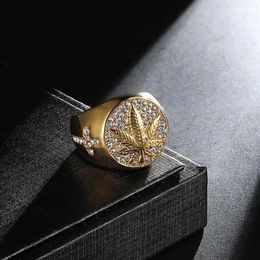 Anillos de banda Band Business Mens Gold Inglid Maple Leaf Ring Mens Punk Inglid White Zircon Joyería de boda J240516