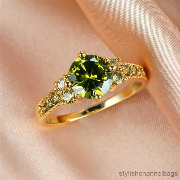 Anneaux De Bande Charme Femme Vert Olive Cristal Pierre Anneau Vintage Or Couleur Mince Anneaux De Mariage Pour Les Femmes De Luxe Ronde Zircon Bague De Fiançailles