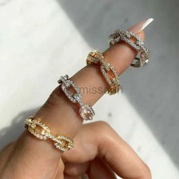 Anillos de banda Chic Deslumbrantes Anillos de cadena de eslabones cubanos para mujeres Ice Out Micro Pave Zirconia Anillo de tenis Accesorios de moda Hiphop Rock Jewelry J230531