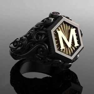 Bandringen Classic Retro Black Men Gold kleur snijwerk m letter Siget Steampunk voor Birhday cadeau partij Gothic Jewelry H240425