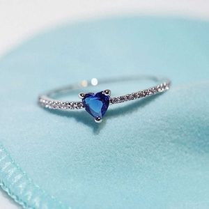 Anillos de banda Lindo anillo de piedra de cristal azul para mujer Anillo de compromiso de color oro rosa y plata Anillos de boda de circón de corazón de lujo para mujeres Z0327