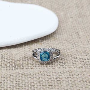 Bagues de bande CZ Femmes Designers Bague de bijoux de mariage classique 18K Twisted Gold Love Designer Blue Luxury Topaz Zircon Hoop Cadeaux de mode