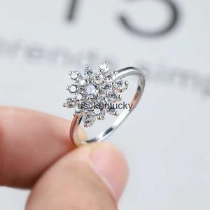 Bandringen Dainty White Snowflake Ring Silver Color Small Crystal Stone Trouwringen voor vrouwen beloven verlovingsring bruids sieraden