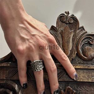 Bandringen Donkere handgehamerde meteorietkrater 925 sterling zilveren ring voor mannen en vrouwen Mode lichte luxe geavanceerde INS Pioneer Design x0920
