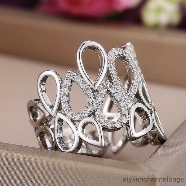 Anneaux de bande délicat évider forme de goutte d'eau femmes anneaux de mariage éblouissant cristal cubique Zircon cadeau bijoux de mode