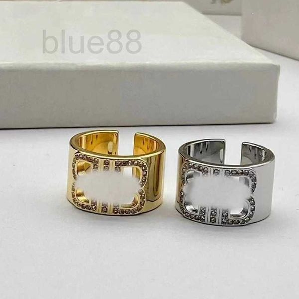 Rings de anillos de banda 2023 B Letter Rhinestone Rhinestone Ajustable Open Ring, Ba Jia Brass Material, Pequeño diseño de estilo de pareja UPMD