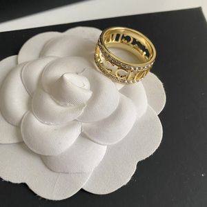 Bandringen Designer Ring Luxe ringen voor vrouwen Hollow Out Rings Diamonds Fashion Trendy Classic Letter Rings Premium hoogwaardige geschenken