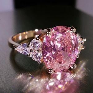 Bandringen Elegante roze kristallen kubieke zirkoon Dames Ring Princess Wedding Punk Band Rose Gold kleur vrouwelijke vingerring verlovingsfeest 231021