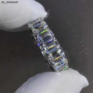 Bagues de bande Eternity Full Emerald cut Lab Diamond Ring White Gold Filled Bijou Engagement Wedding band Anneaux pour femmes hommes Charme Bijoux J230522