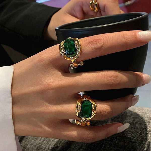 Anillos de banda Diseño de nicho europeo y americano Anillo de esmeralda con incrustaciones de gama alta Personalidad de moda femenina Tendencia del anillo de dedo índice exagerado